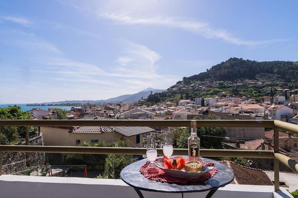 Balcony/Terrace, Balcony/Terrace, City view, Landmark view, Landmark view, Mountain view, Street view
