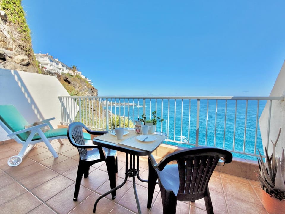 View (from property/room), Balcony/Terrace, Landmark view, Sea view