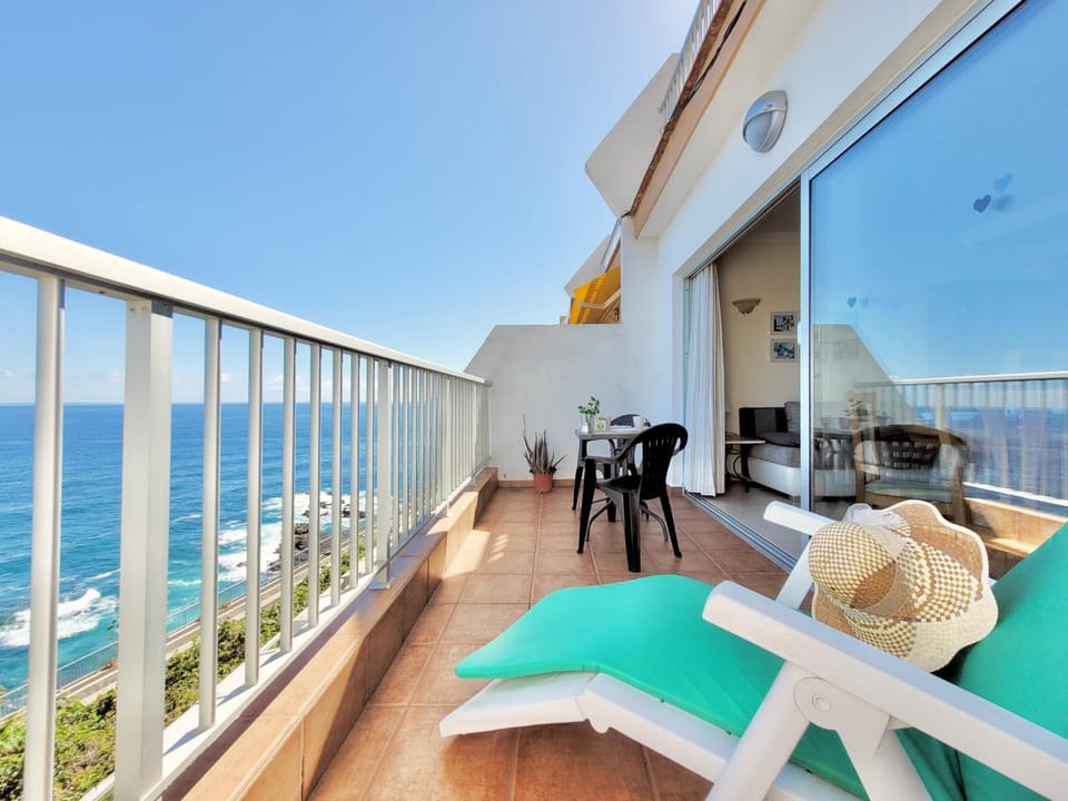View (from property/room), Balcony/Terrace, Landmark view, Sea view