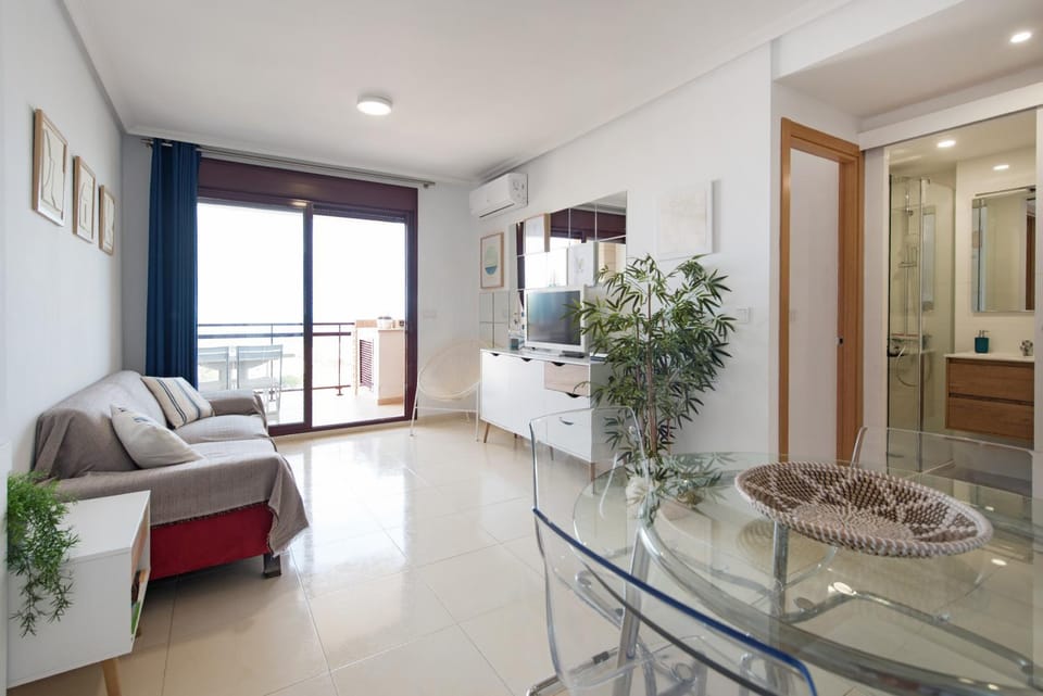 Nearby landmark, Communal lounge/ TV room, TV and multimedia, Balcony/Terrace, Living room, Dining area, City view, Landmark view, Pool view, Sea view, Street view, heating, internet, air conditioner