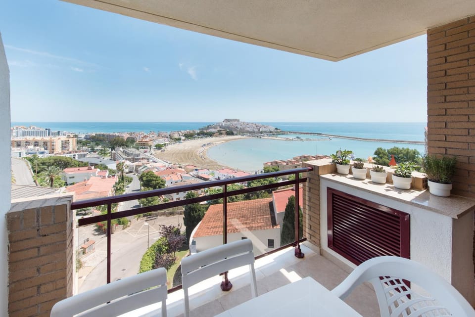 Day, Natural landscape, View (from property/room), Balcony/Terrace, Seating area, Dining area, Beach, Sea view