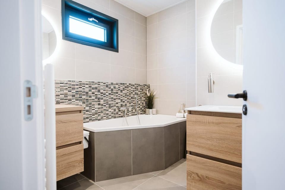 Bathroom, Bath