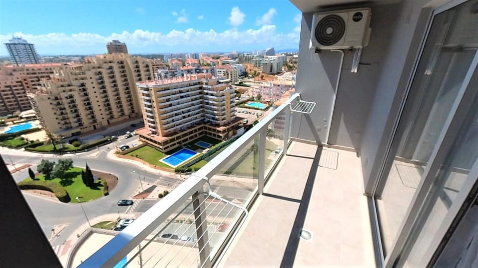 Balcony/Terrace, City view