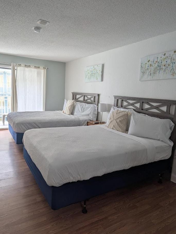 Renovated and Modern! Beautifully Updated Queen Suite! Sea Mist Resort 50410 Perfect for 2-4 guests! House in Myrtle Beach