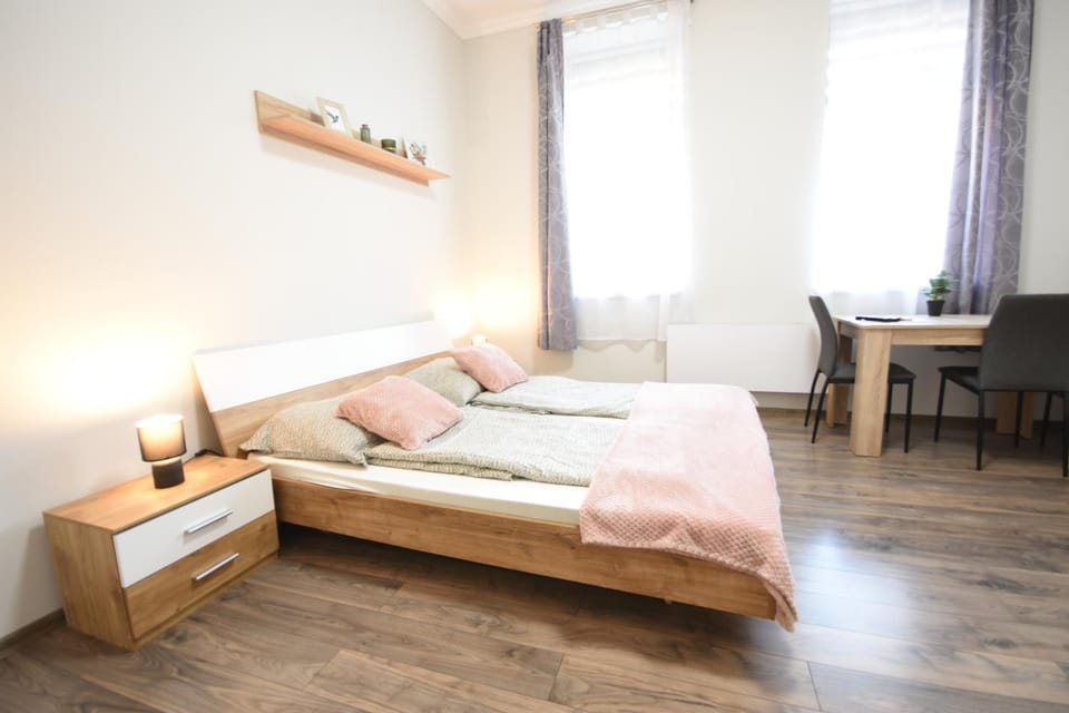 Bedroom, kitchen