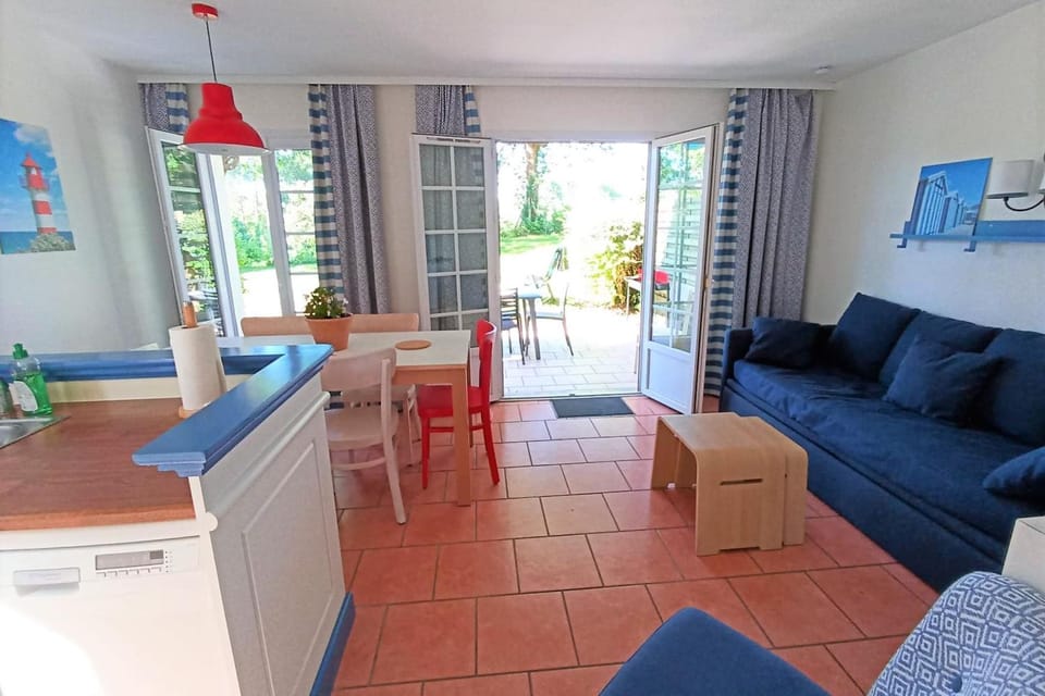 Bright 50 M For 6 With Balcony And Garden House in Moliets-et-Maa