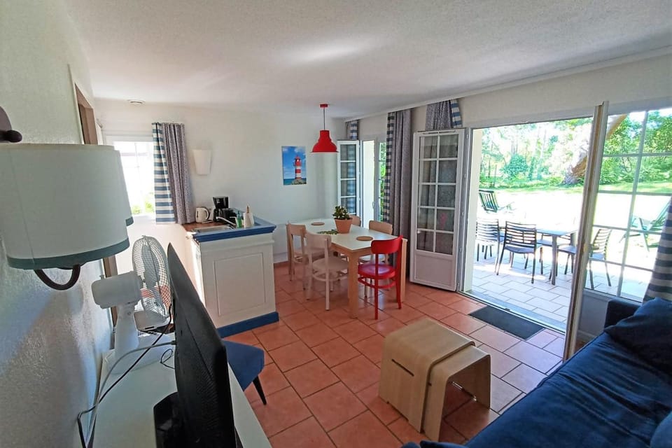 Bright 50 M For 6 With Balcony And Garden House in Moliets-et-Maa