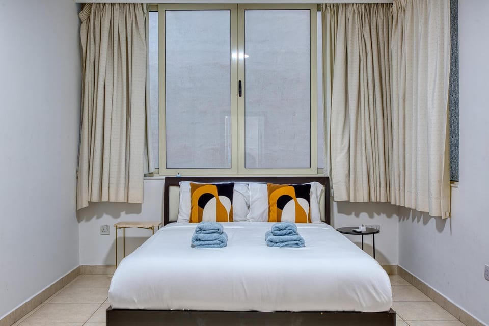 Large seafront 3 bedroom apartment in the heart of Sliema - MMAI1-2 Apartment in Sliema
