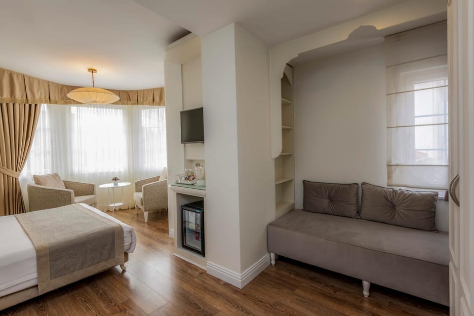 Bathroom, Bedroom
