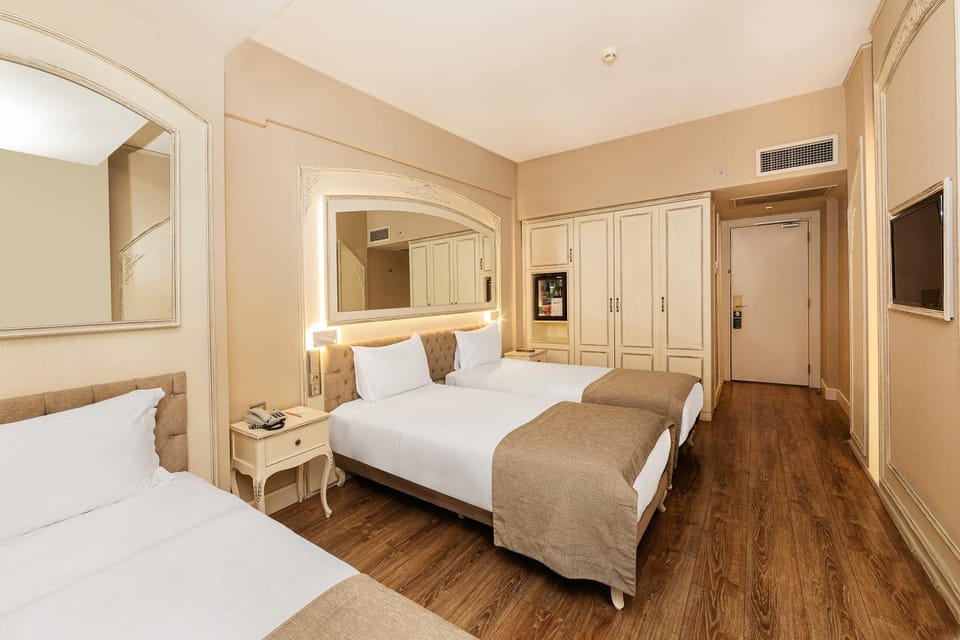 Bed, TV and multimedia, Photo of the whole room, Bedroom, wardrobe, air conditioner