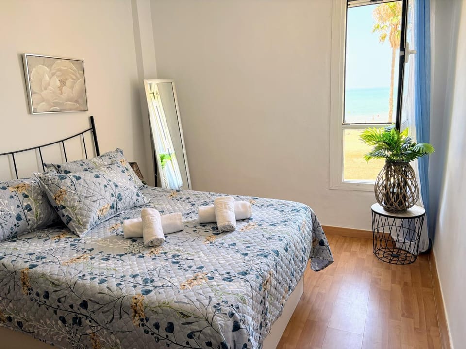 Photo of the whole room, Bedroom, towels