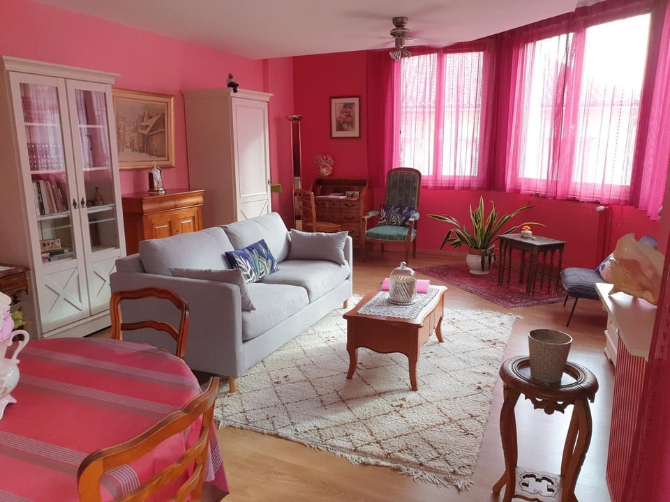 Living room, Seating area, fireplace