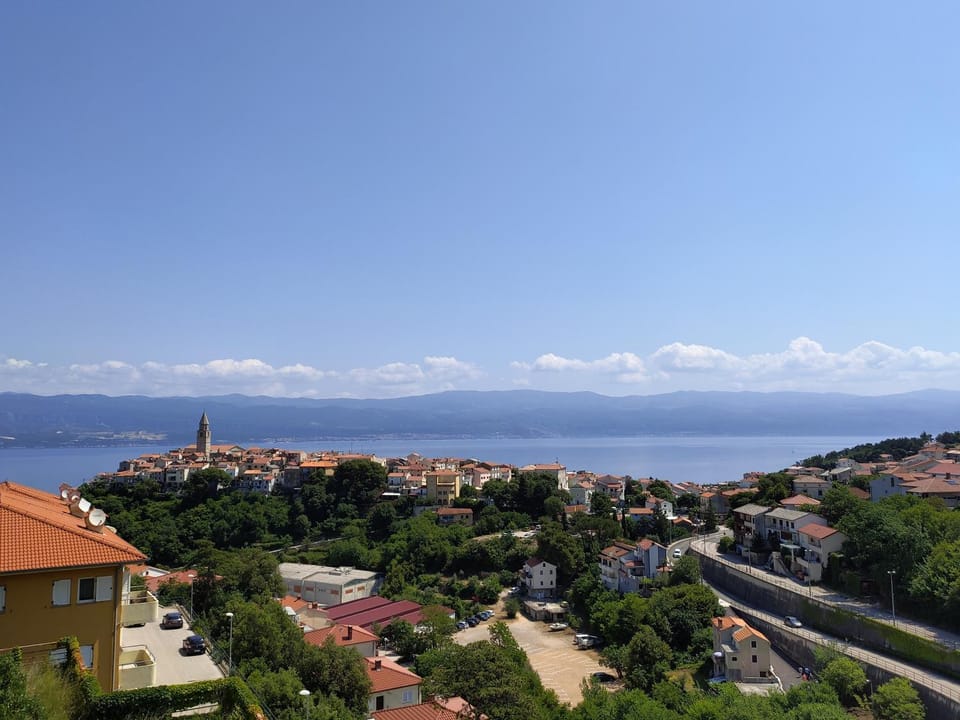 Neighbourhood, Sea view