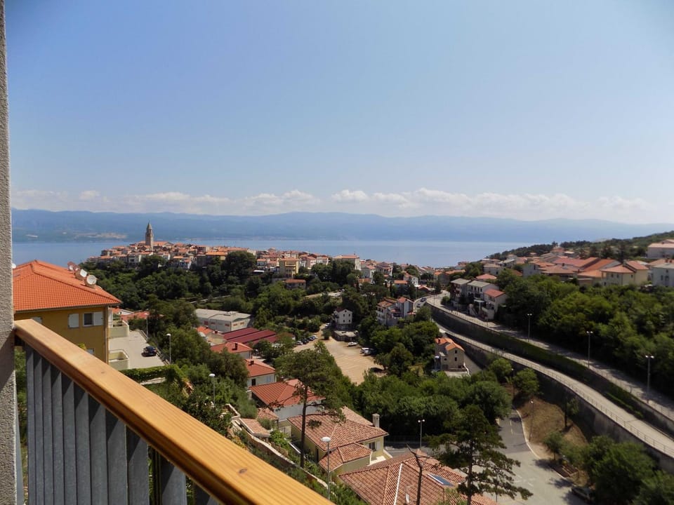 City view, Sea view