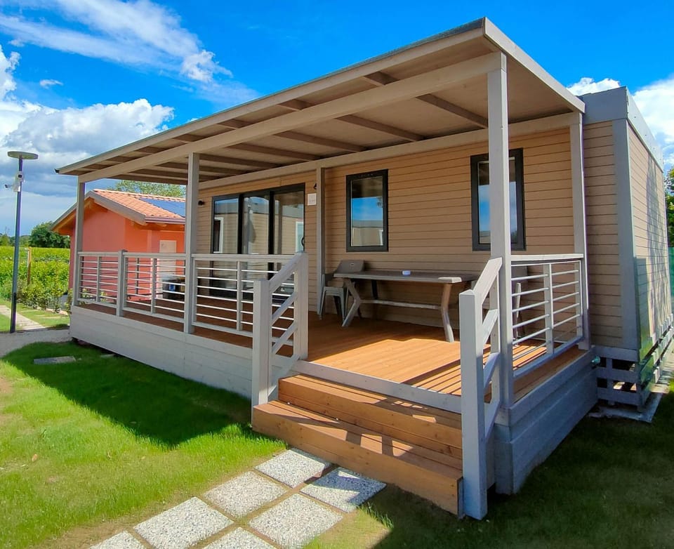 Patio, Facade/entrance