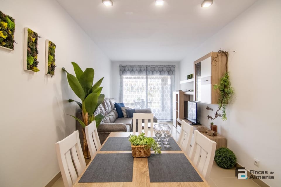 Communal lounge/ TV room, Dining area