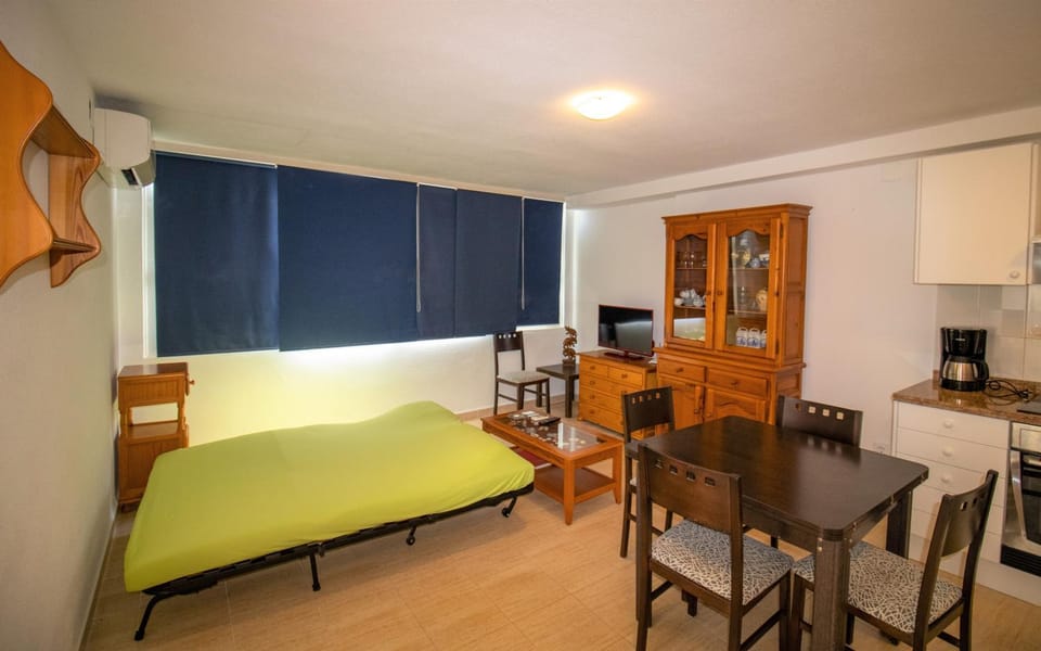 Bed, Dining area