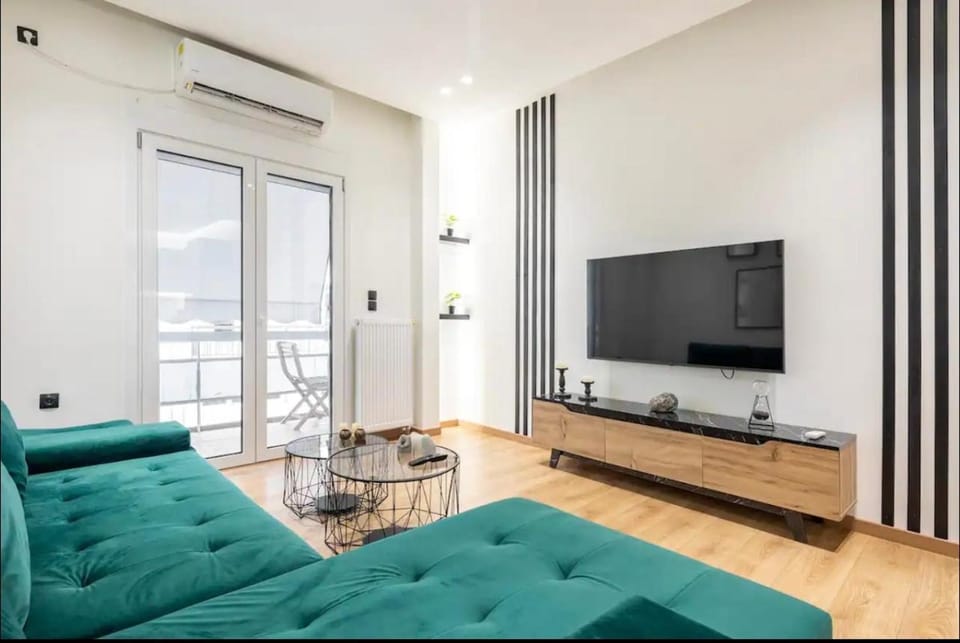 Communal lounge/ TV room, Seating area, air conditioner