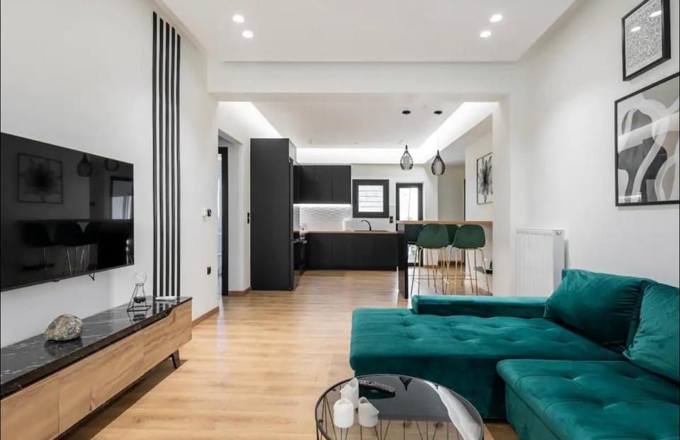 Communal lounge/ TV room, Kitchen or kitchenette, Photo of the whole room