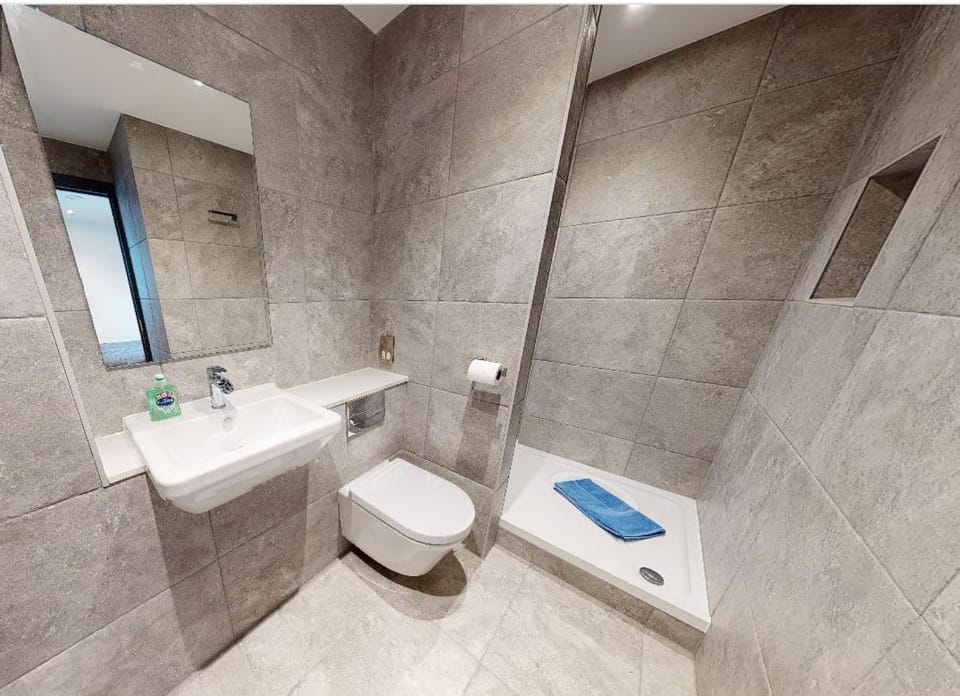 4 The View apartments Ilfracombe - Seafront, Parking, Lift, EV Apartment in Ilfracombe