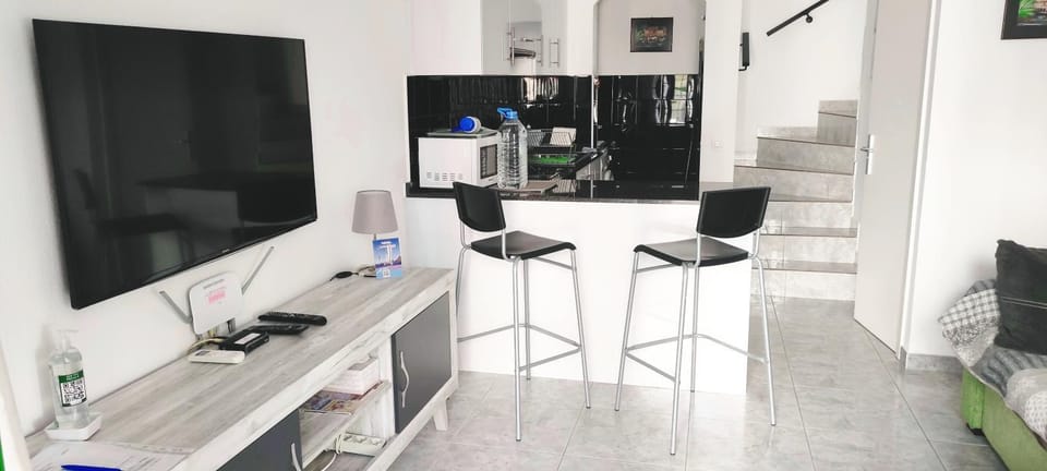 TV and multimedia, Living room, Lobby or reception