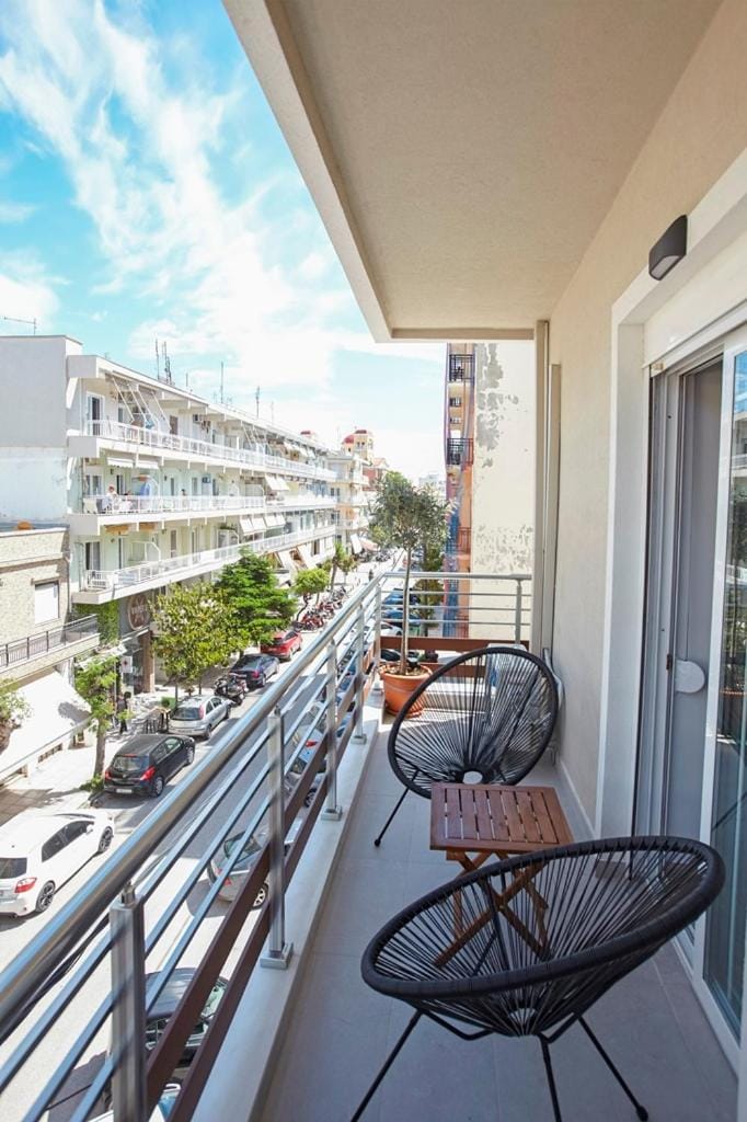 Balcony/Terrace, Street view