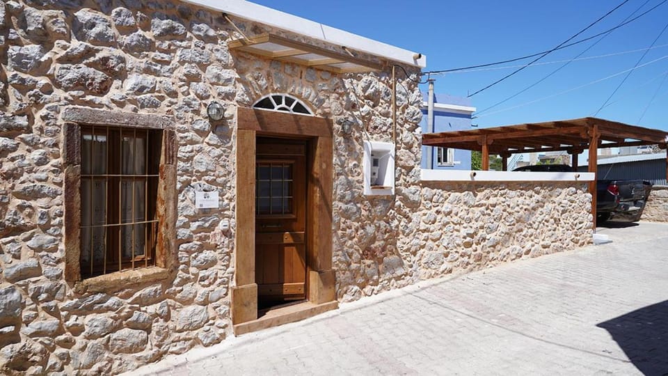 Property building, Facade/entrance, Parking