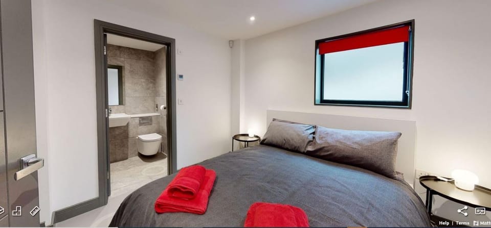 2 The View apartments Ilfracombe - Seafront, Parking, Lift, EV Apartment in Ilfracombe