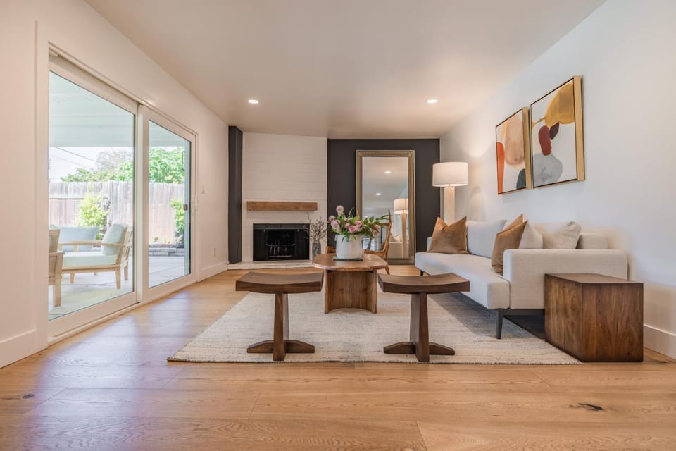 Living room, Decorative detail, Seating area, fireplace