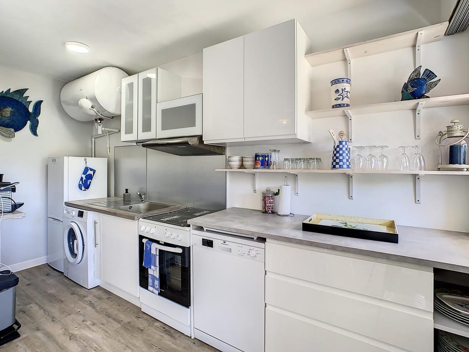 Kitchen or kitchenette, kitchen