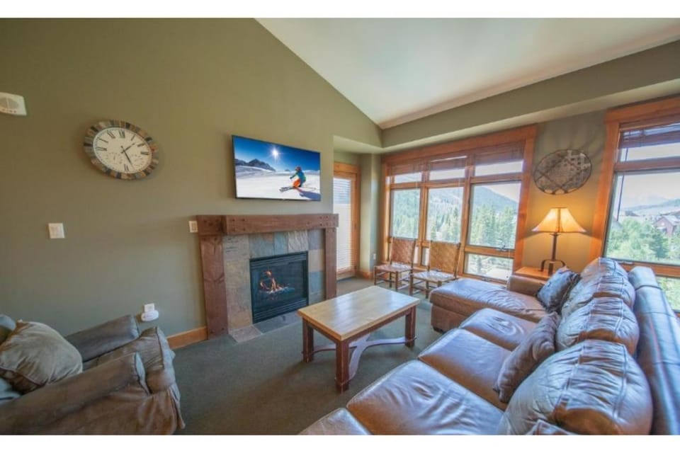 Beautiful 3 Bedroom Mountain Condo In River Run Village With Hot Tub Access And Walking Distance To The Gondola Apartment in Keystone