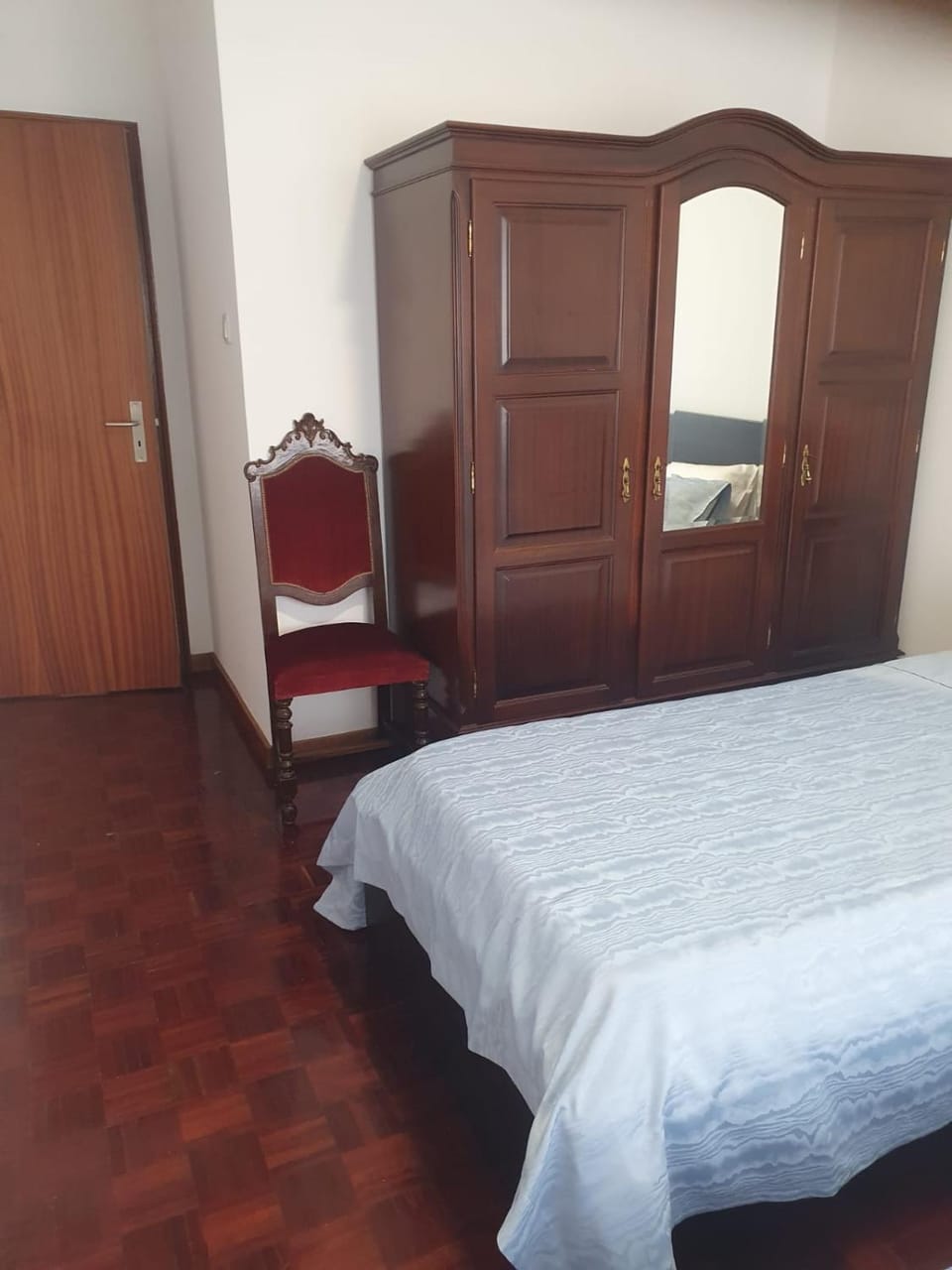 Bed, Photo of the whole room, wardrobe