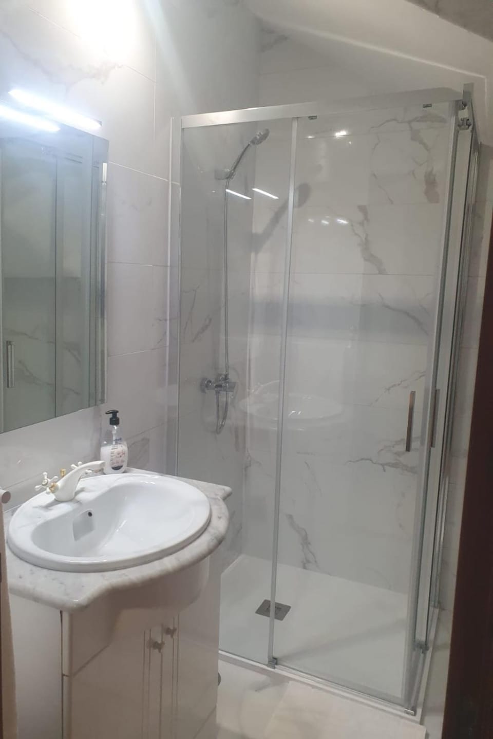 Shower, Bathroom, towels