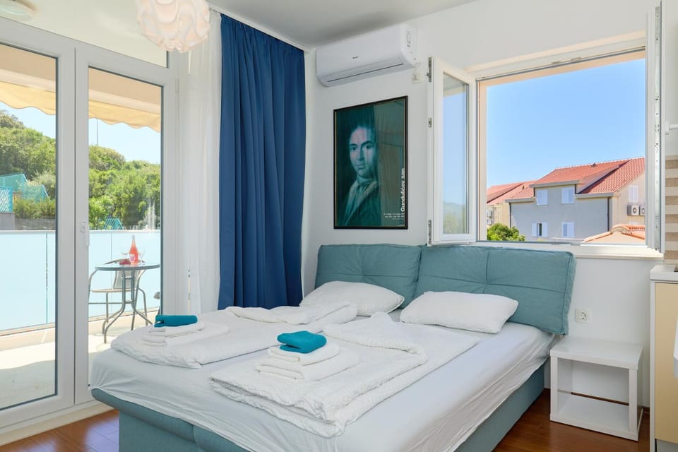 Bed, Balcony/Terrace, Bedroom