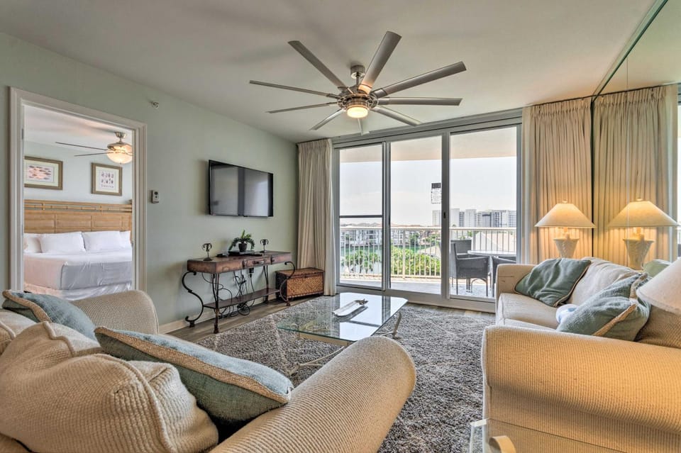 High-Rise Destin Condo w/ Balcony + Pool View House in Destin