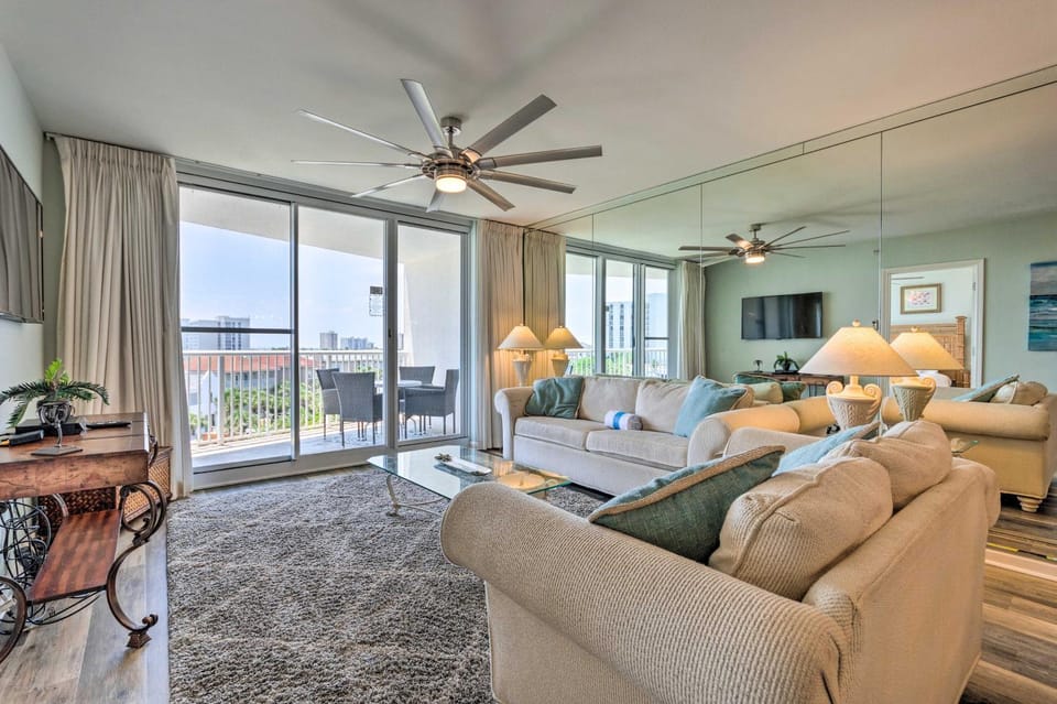 High-Rise Destin Condo w/ Balcony + Pool View House in Destin
