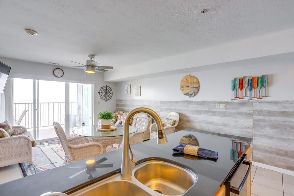 Cozy Lakefront Middle Bass Retreat w/ Balcony House in Lake Erie