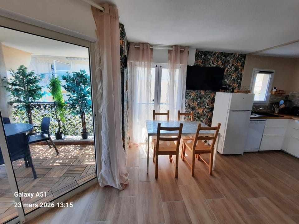 TV and multimedia, Balcony/Terrace, Kitchen or kitchenette, Seating area