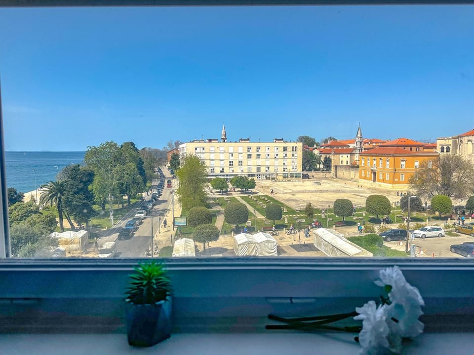 Day, View (from property/room), City view, Sea view, Location