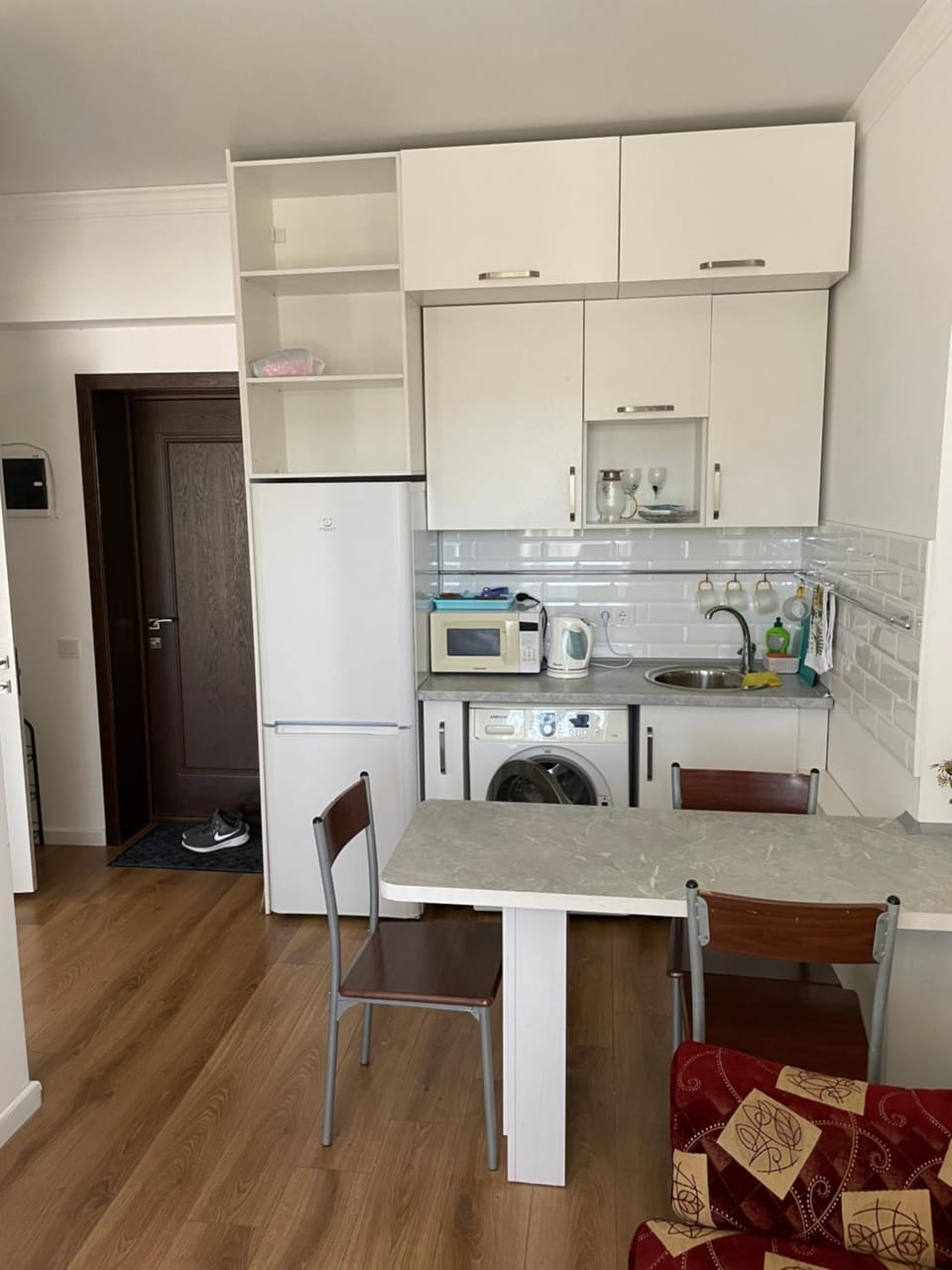 Kitchen or kitchenette, Dining area, Communal kitchen