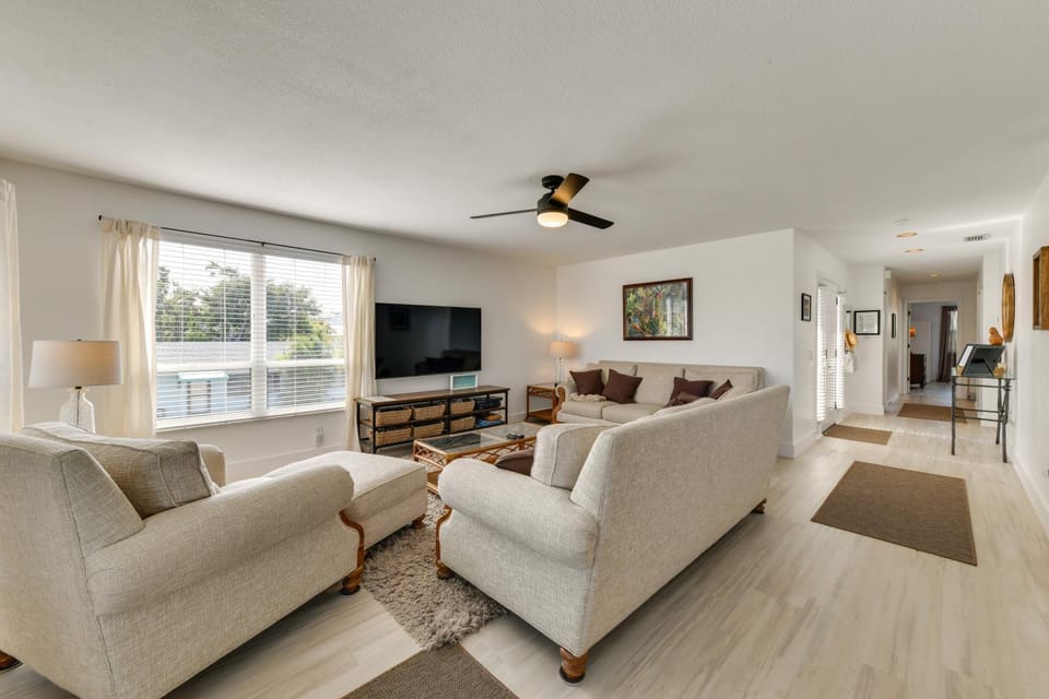 Covered Deck & Bay Views: Bradenton Beach Abode! House in Bradenton Beach