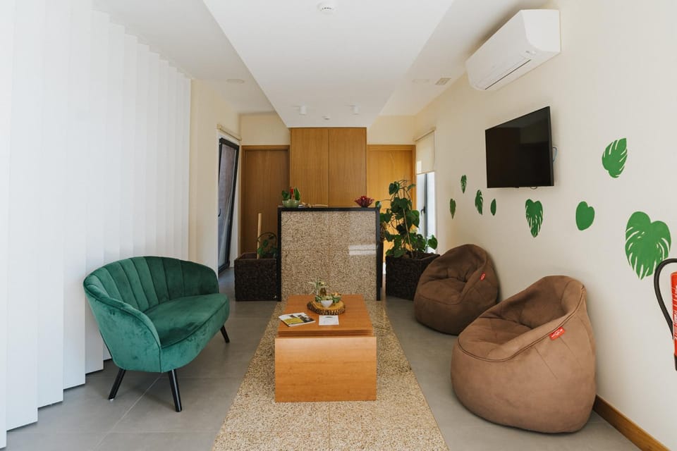 Communal lounge/ TV room, TV and multimedia, Living room, Seating area