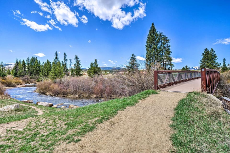 'Rendezvous Buckhorn Cabin' By Hiking Trails Cabin in Fraser