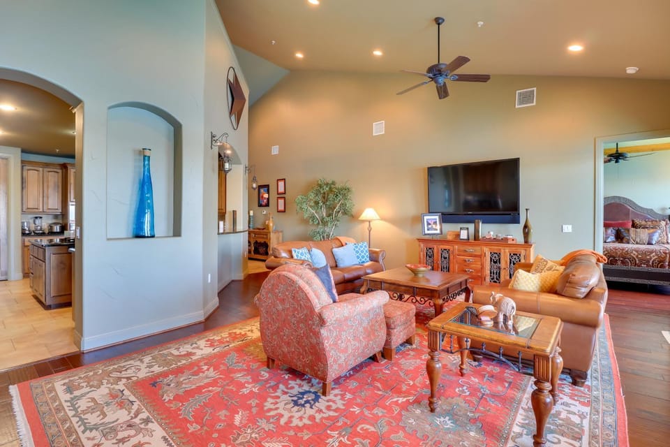 Top-Floor Lake-View Condo w/ Boat Dock Access House in Point Venture