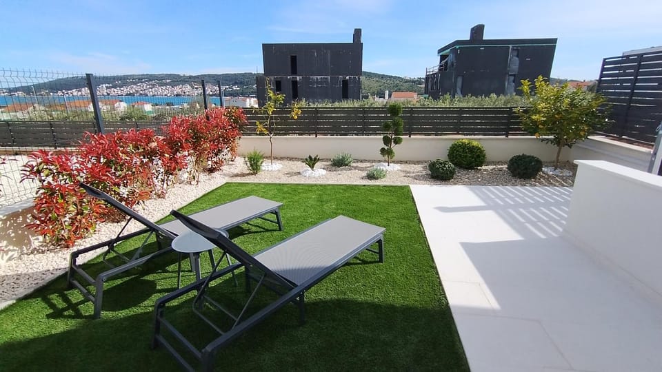 Garden, Garden, sunbed