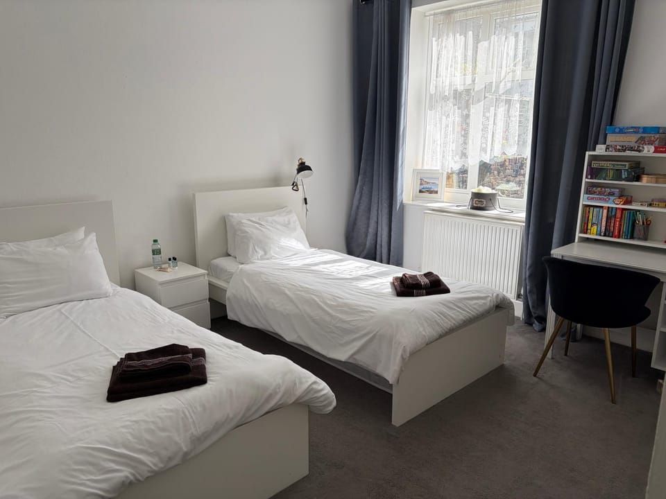 2 Bedroom Apartment Ground Floor Eastbourne Town Centre Apartment in Eastbourne