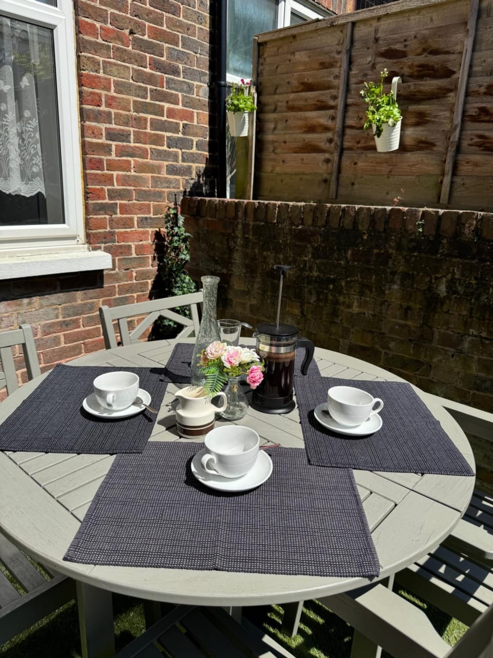 2 Bedroom Apartment Ground Floor Eastbourne Town Centre Apartment in Eastbourne