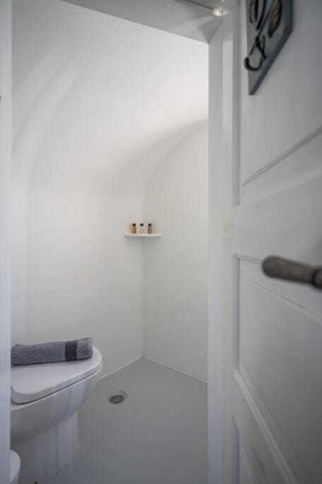 Casa Terra Vedema Oia - Privacy - Plunge Pool & Panoramic Sunset Terrace Villa in Santorini