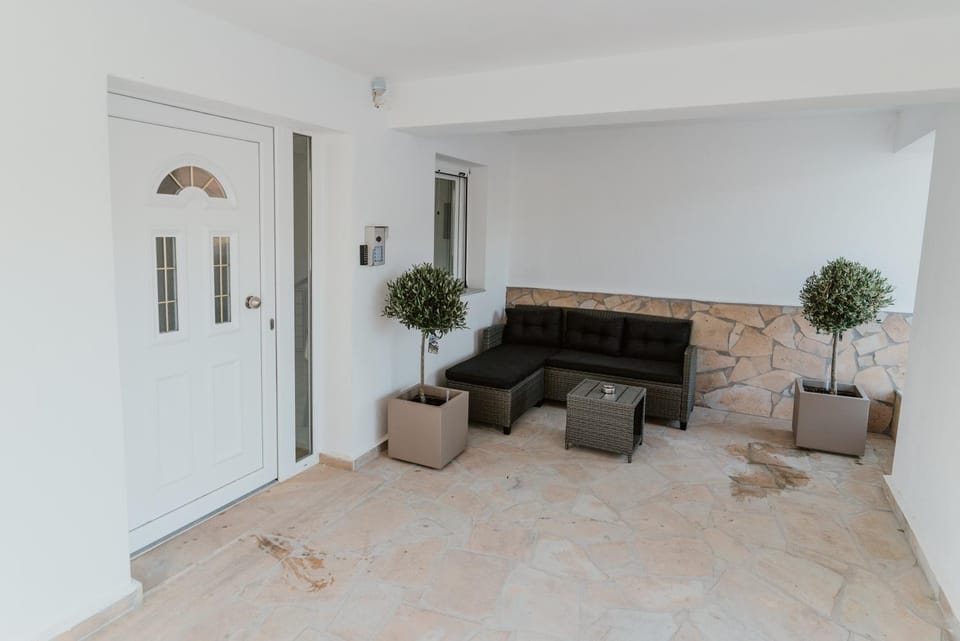 BLUE AND WHITE LUXURY suites Apartment hotel in Halkidiki