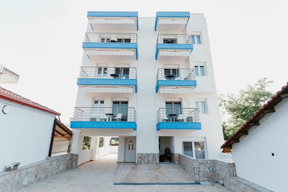BLUE AND WHITE LUXURY suites Apartment hotel in Halkidiki